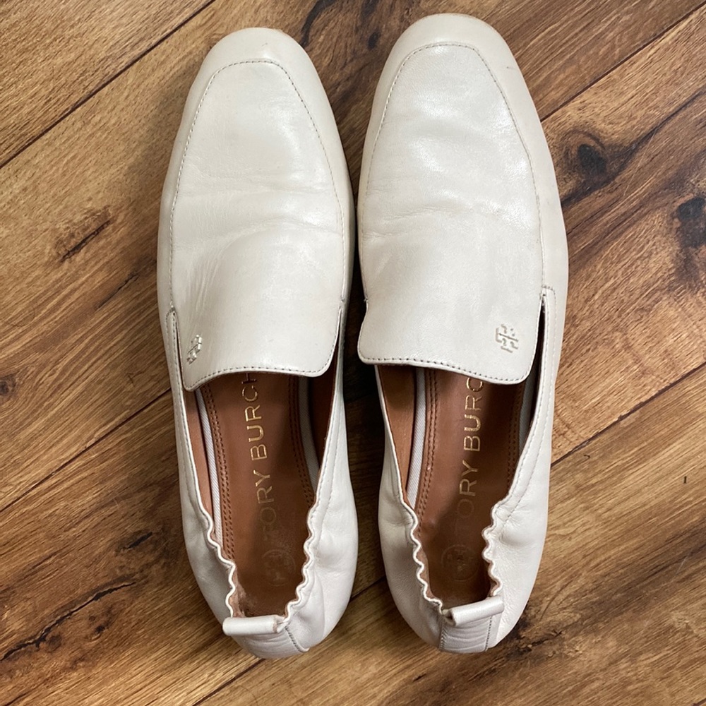 Tory Burch Kira loafers / cream / size 7.5